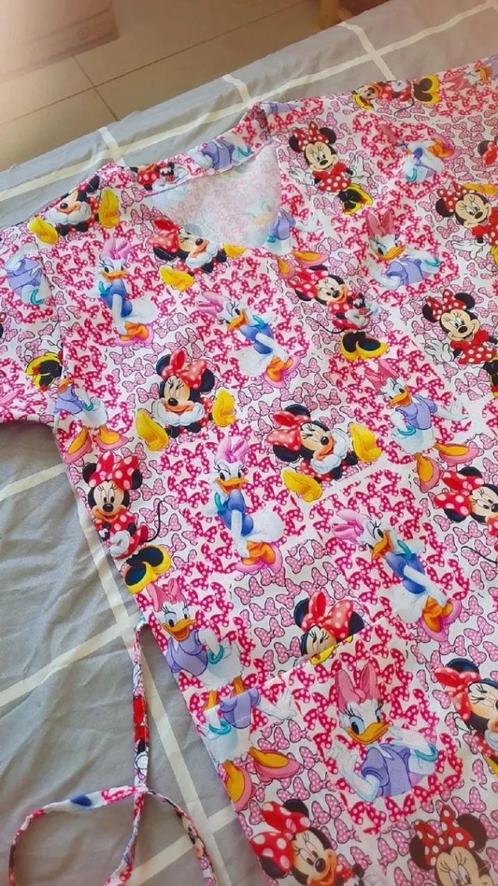 Blusa bata oxford estampada minnie e margarida - Foto 4