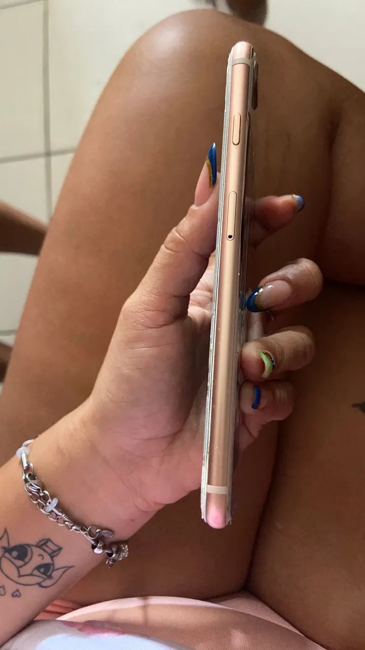 Vendo iPhone 8 Plus ( a trás está trincado) - Foto 2