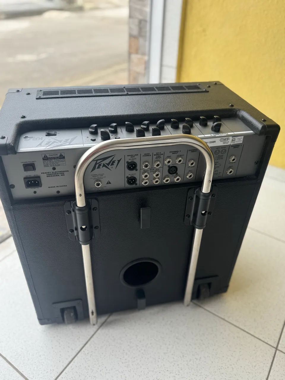 Vendo caixa PEAVEY NOVA - Equipamentos e Acessórios de Som