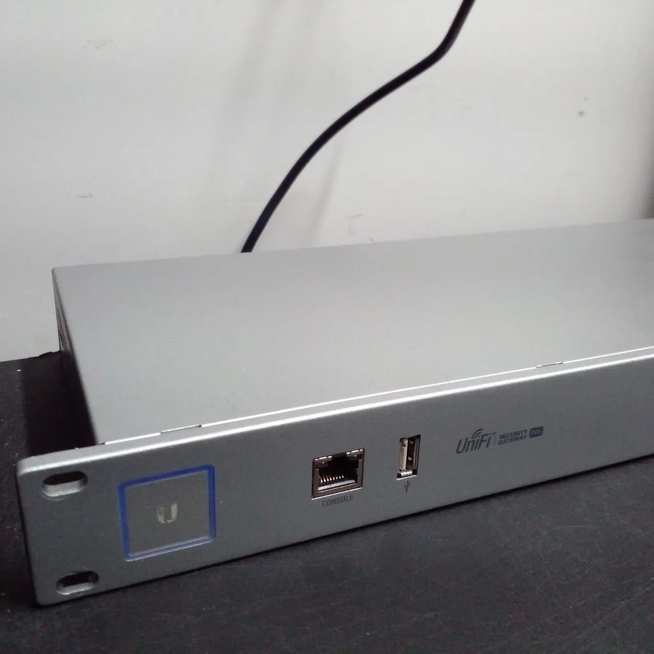 Roteador Ubiquiti UniFi Security Gateway USG-PRO-4 prateado - Foto 3