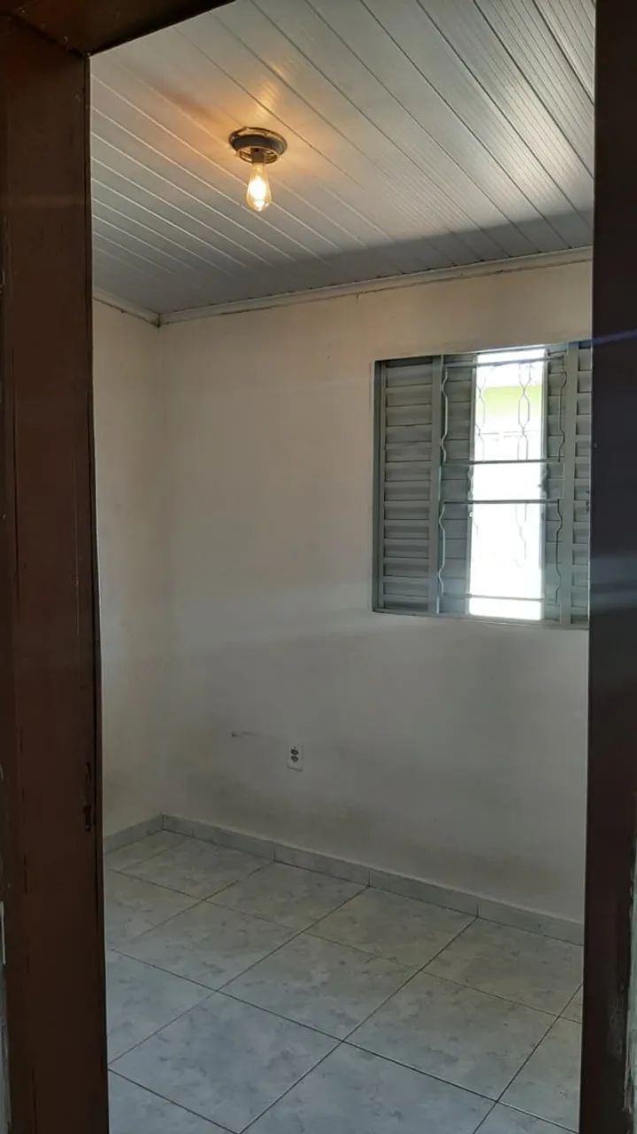 ALUGO CASA 2 QUARTOS SAMAMBAIA SUL -  R$ 800,00 - Foto 2