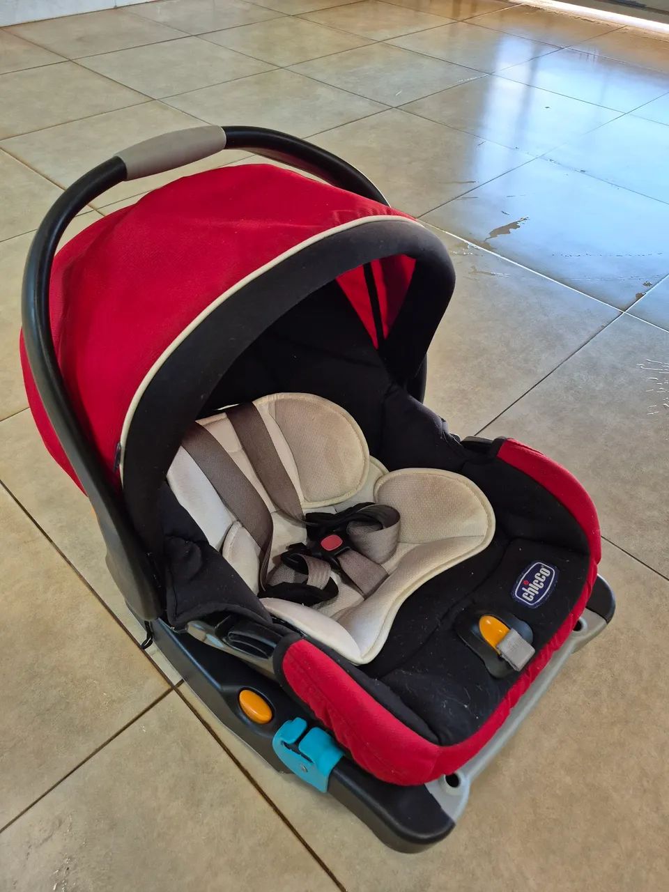 Bebê conforto com base Chicco cor vermelho - Foto 4
