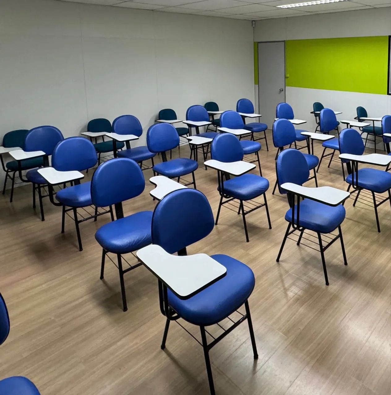 Cadeiras universitárias 