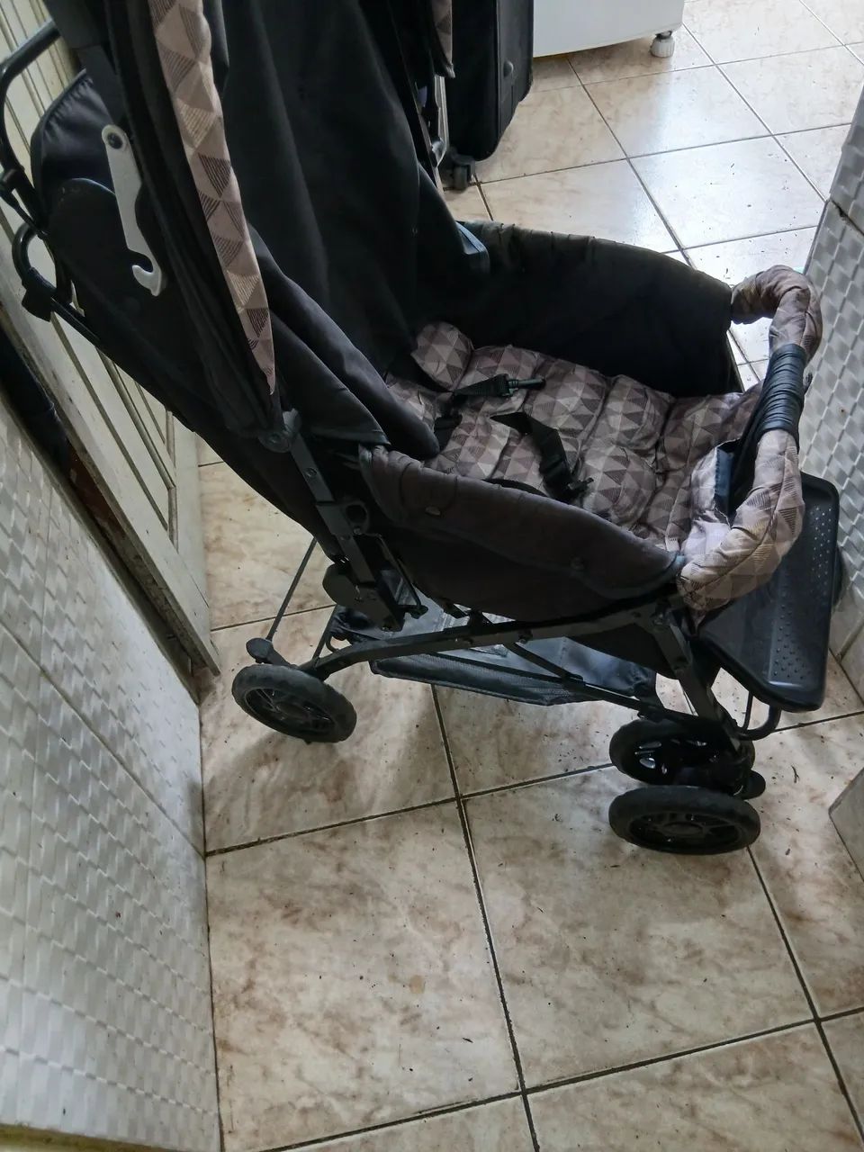 Carrinho de bebê semi novo