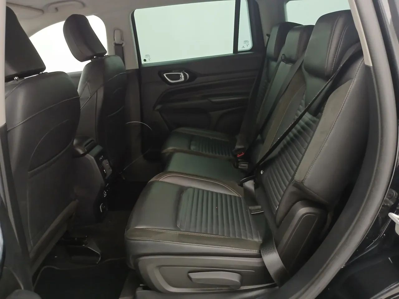 Jeep Commander Limited T270 1.3 TB Flex Aut., foto 17 de 18
