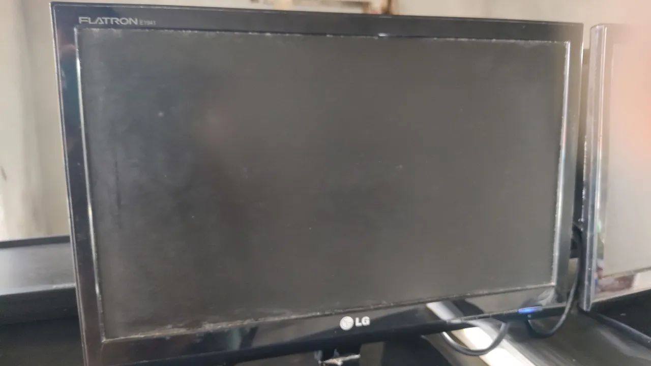 Monitor LG 19 polegadas com defeito. - Foto 3