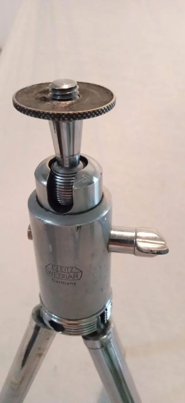 Tripé Leitz antigo em metal anos 40 perfeitas condições  - Foto 3
