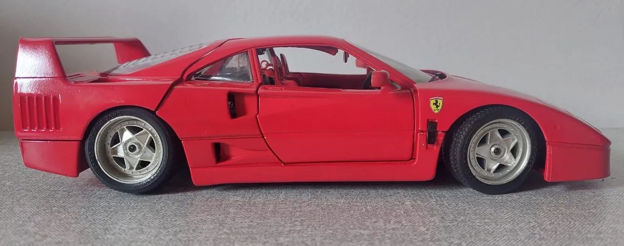 Miniatura 1:18 Ferrari F40