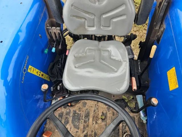 Trator New Holland TT4.75 - Foto 5