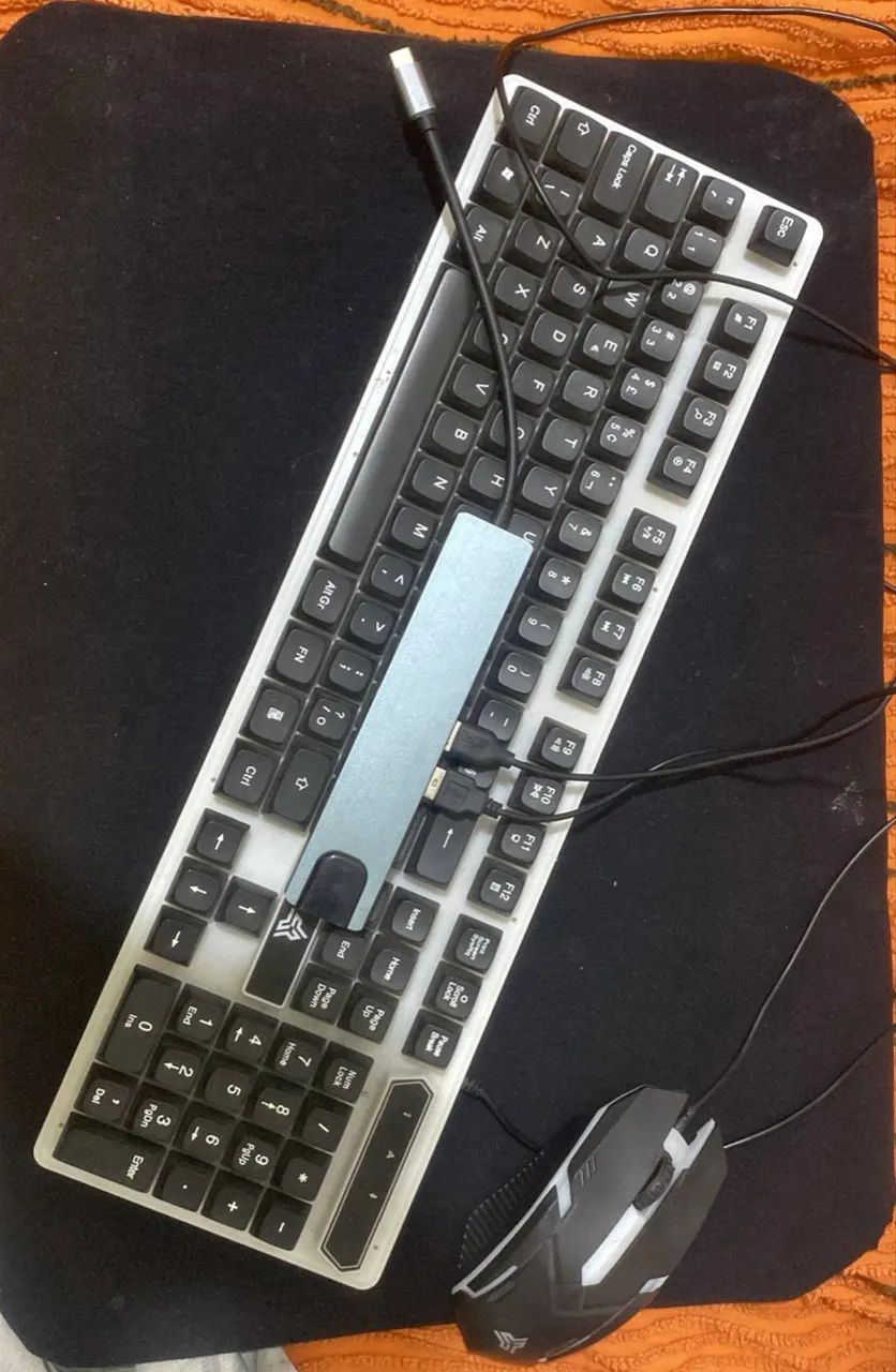 Teclado mouse hub 8 em 1 e mouse pad