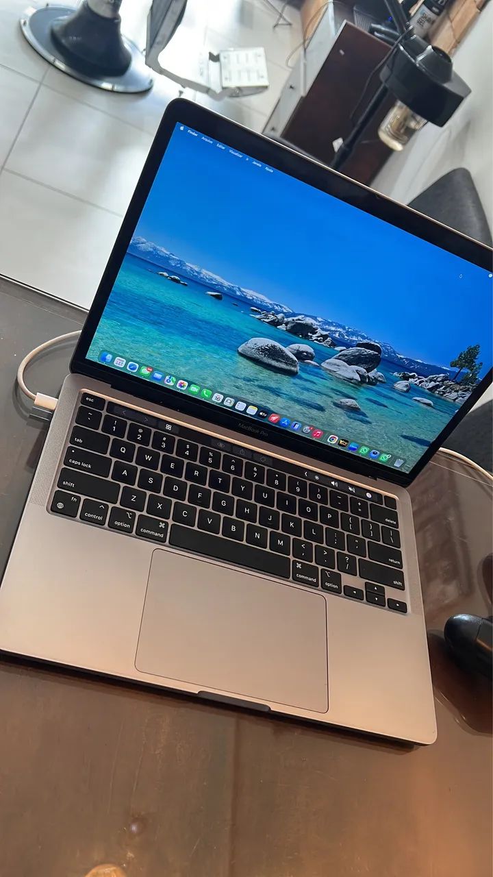MacBook Pro com Touch Bar 