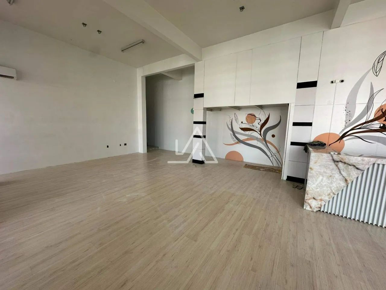 SALA COMERCIAL TÉRREA EM EXCELENTE LOCALIZAÇÃO - Foto 2