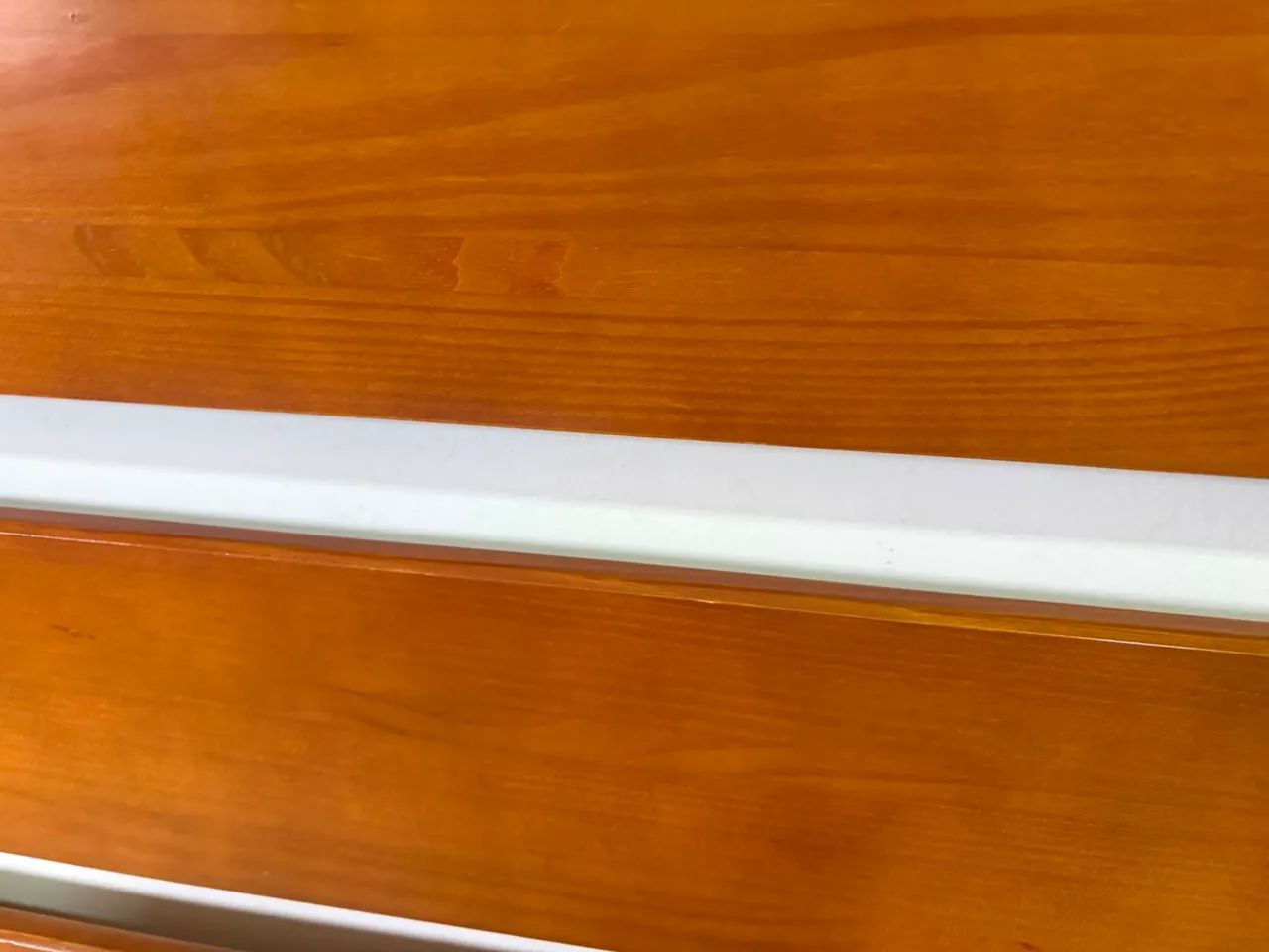 Vendo cabeceira de cama de madeira bruta - Foto 4