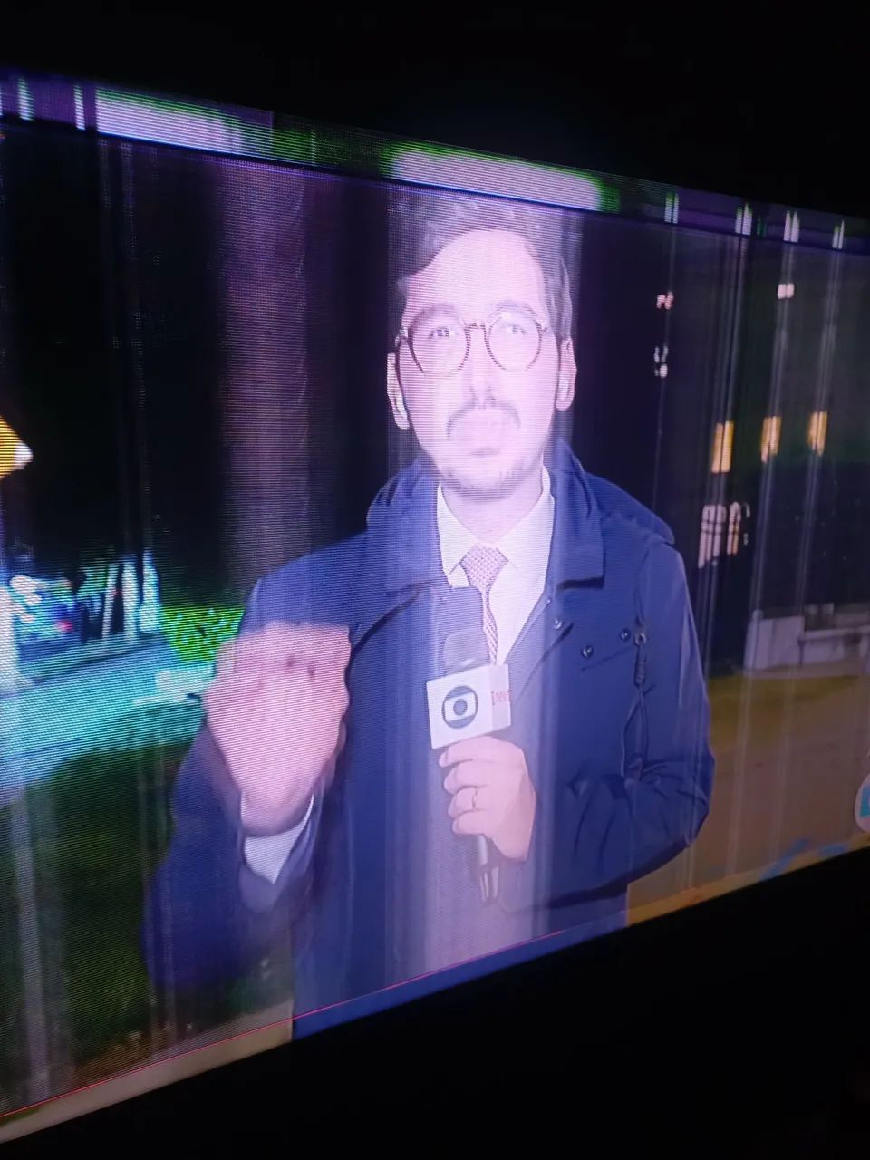 TV LED SANSUNG,  32" COM LISTRAS NA TELA , VC  VE A IMAGEM COM RAZOÁVEL,  QUEBRA GALHO  - Foto 2