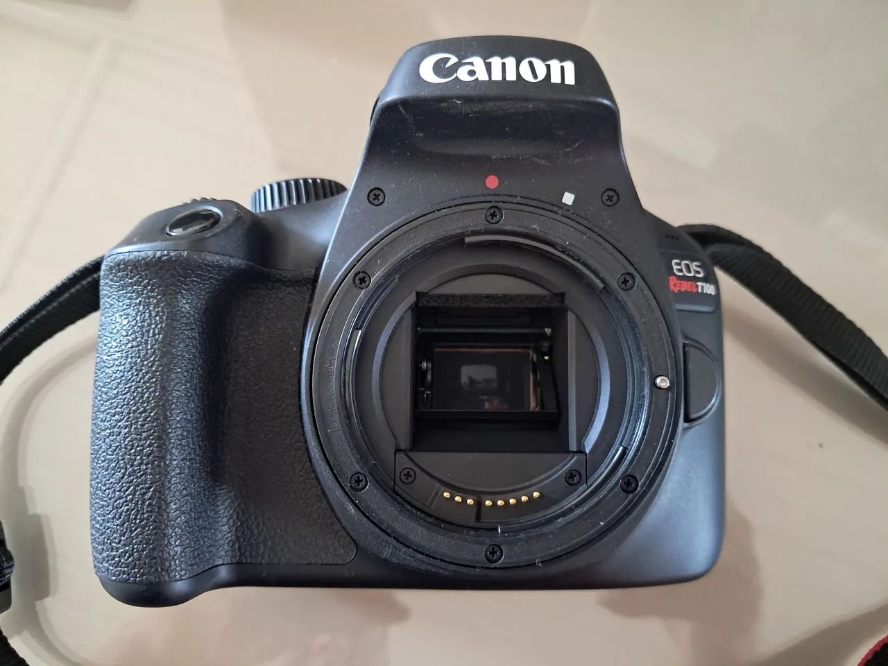Canon T100  