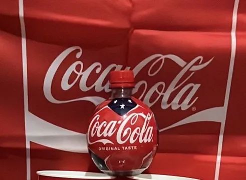colecao coca cola Bone bandeira copo - Foto 2