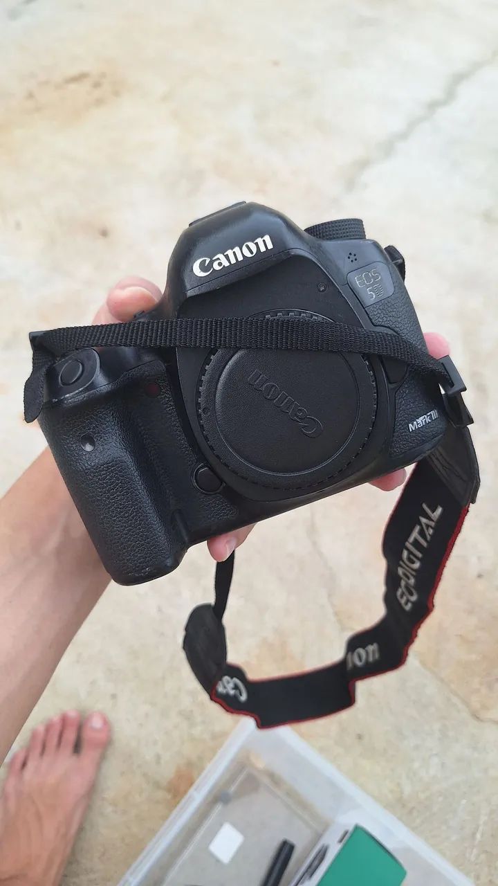 CANON 5D MARK III + 3 BATERIAS + CARREGADOR