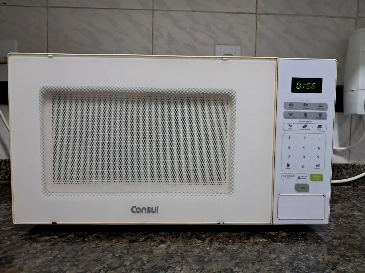 Micro-ondas 30 litros.