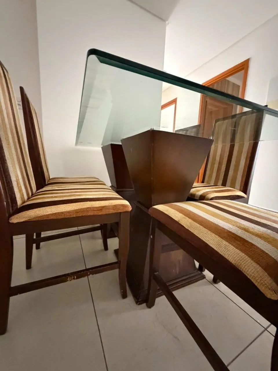 Mesa de Jantar com 5 cadeira  - Foto 2