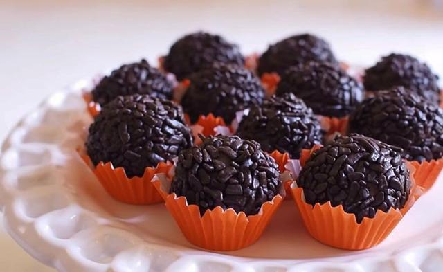 Trufas de Chocolate e Brigadeiros - Foto 6
