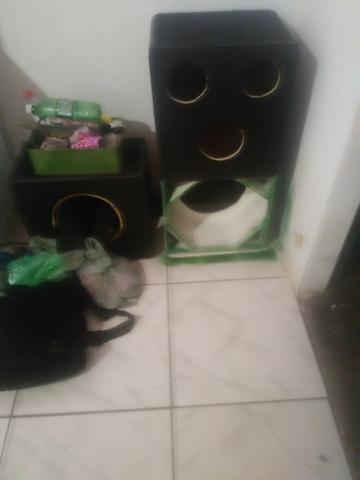Vendo uma caixa de som com dois fone - Foto 3