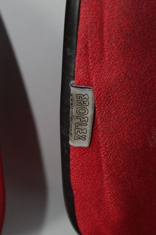 Cadeira de Escritório Eroflex em Tecido/Plástico Vermelho c/ rodinhas - Foto 6