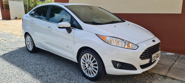 FIESTA SEDAN TITANIUM PLUS 2015