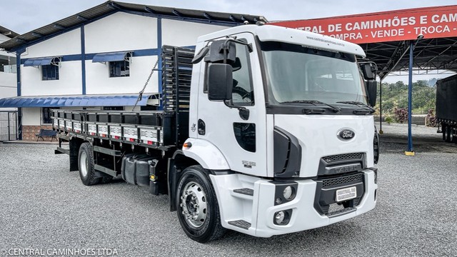 FORD CARGO 1519 TOCO 4X2 ANO 2015 COM CARROCERIA DE 7.20M COMPLETO