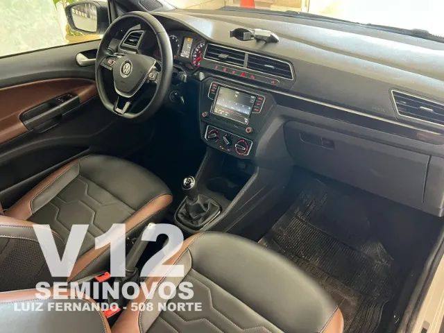 VOLKSWAGEN GOL vw-saveiro-cross-1-6-2022-2023-cor-preta-pronta