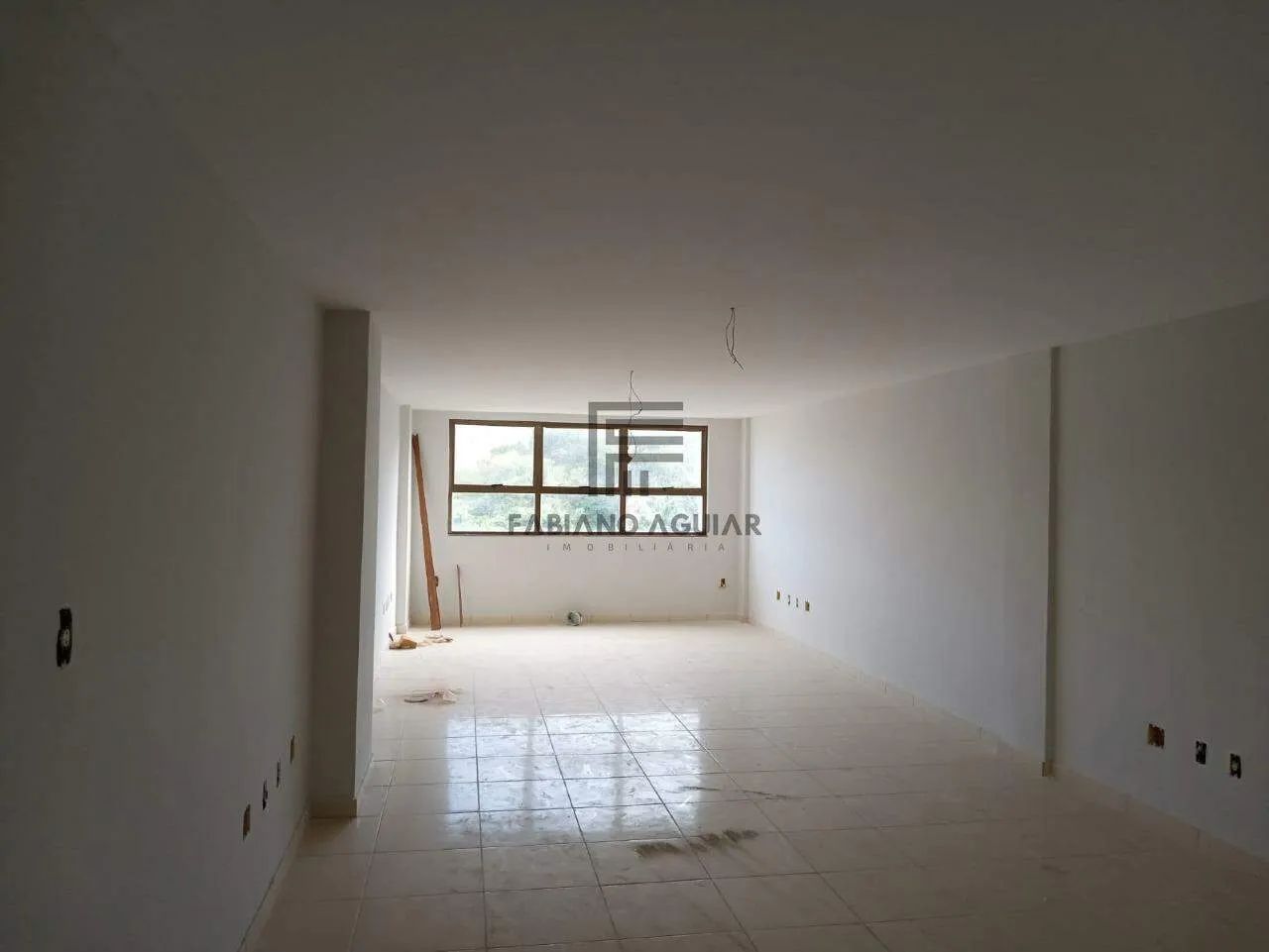 Ampla sala comercial no centro de Araruama - R$ 210.000,00 - Foto 3
