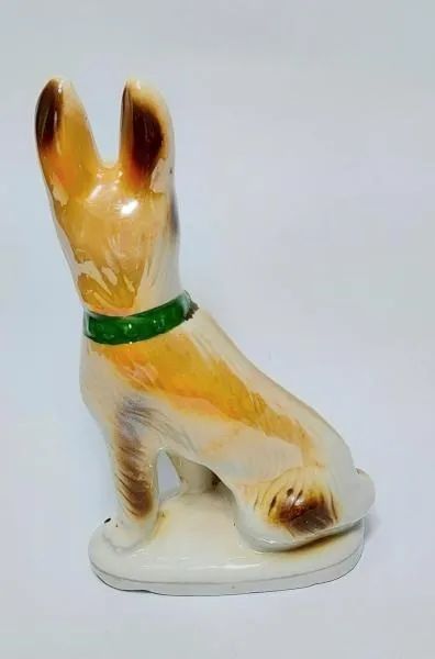 Antiga Escultura em Porcelana Vitrificada - Cachorro com Gravata  - Foto 3