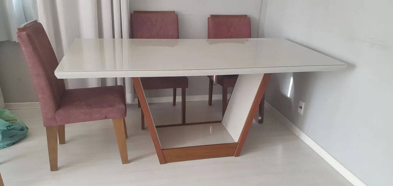 Vendo mesa com 6 cadeiras - Foto 2