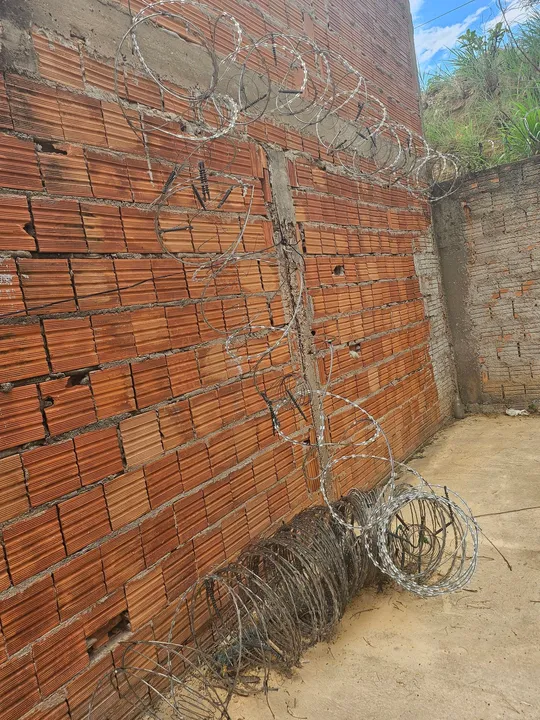 Vendo cerca elétrica com concertina