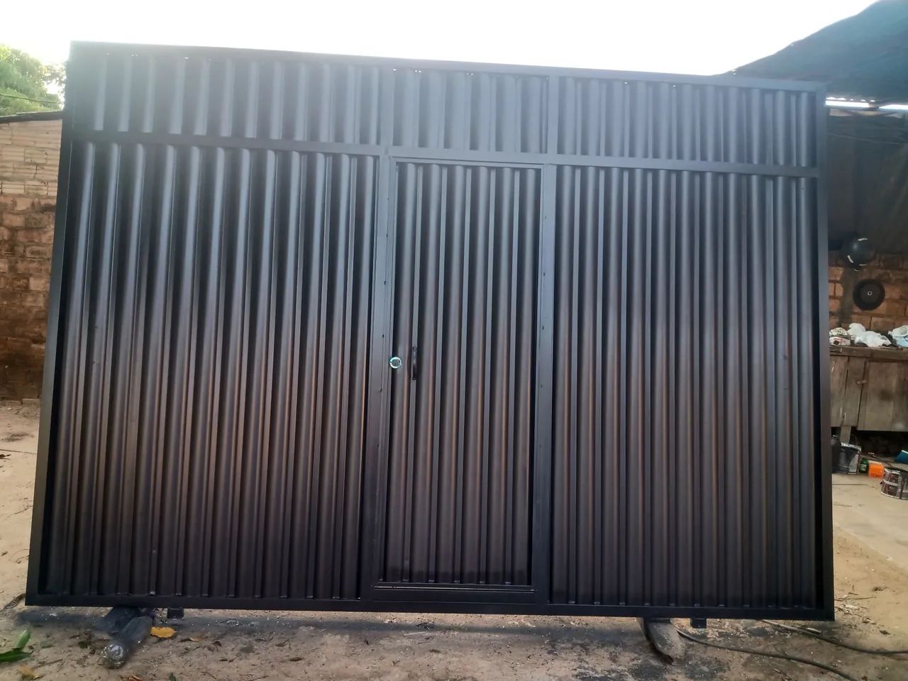 Portão de Ferro - Novo 2.50 de altura por 3.250 de comprimento tem ele pronto para 