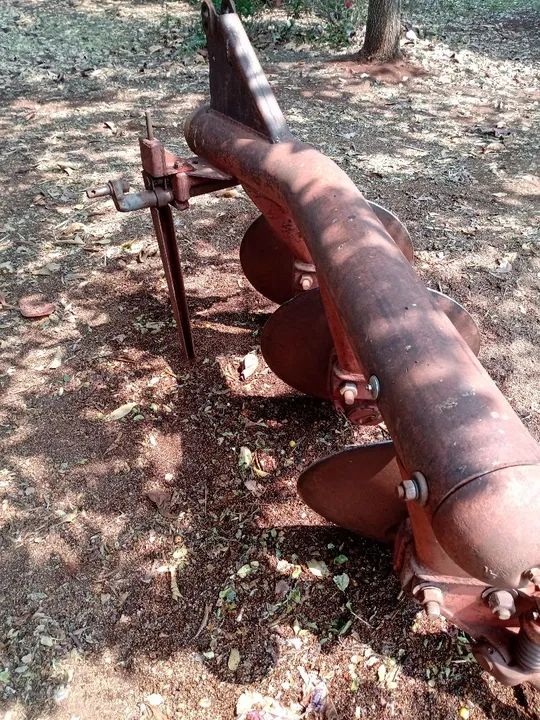 Arado tombador para trator  - Foto 4