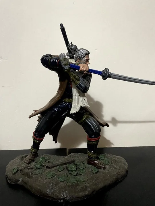 Estatua Sekiro Action figure colecionável