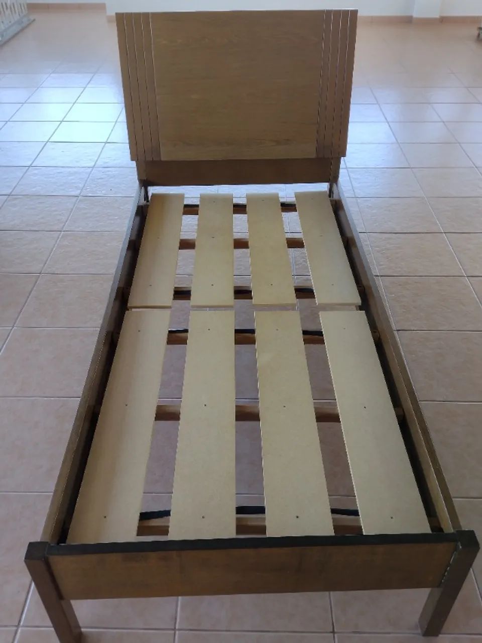 CAMA DE SOLTEIRO COM COLCHÃO AMBOS EM EXCELENTE ESTADO - Foto 3