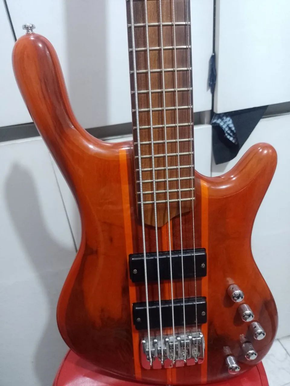 Baixo WALCZAK Elétrico ATIVO 5cds