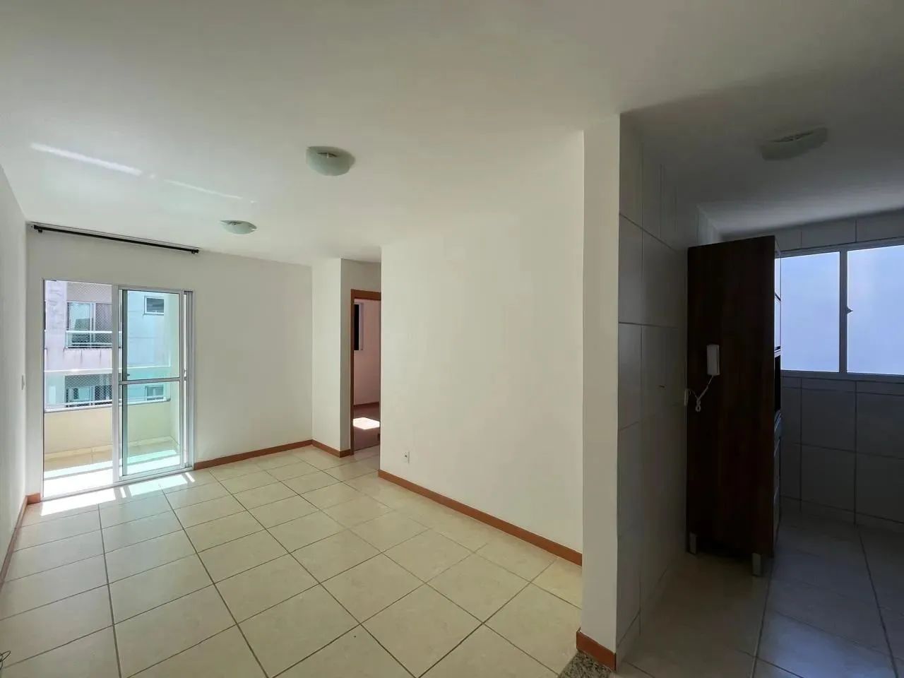 Alugo apartamento 2/4 suíte e varanda no Soberano em Buraquinho