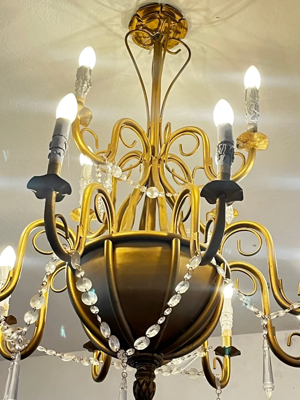 Promoção Lustre Clássico Dourado com Detalhes em Cristal