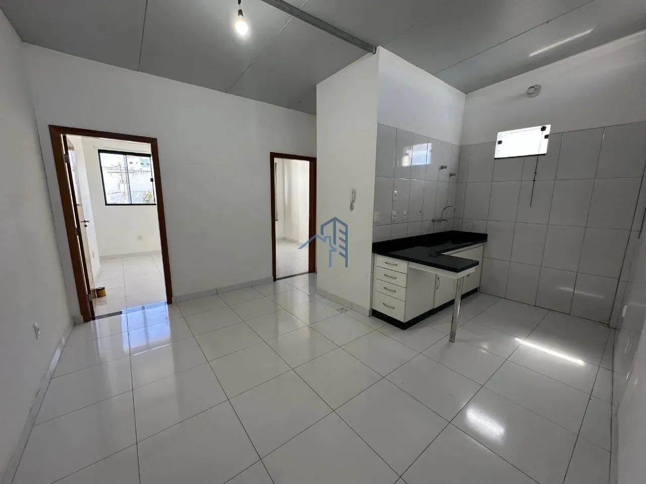 APARTAMENTO 2/4 LOCALIZADO NO CENTRO - Foto 2