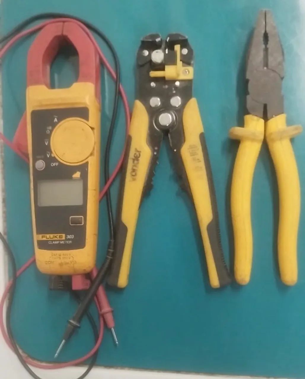 Kit de Ferramentas para Eletricista - Fluke 303, Alicate e Decapador