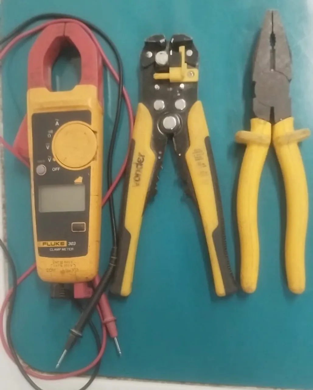 Kit de Ferramentas para Eletricista - Fluke 303, Alicate e Decapador