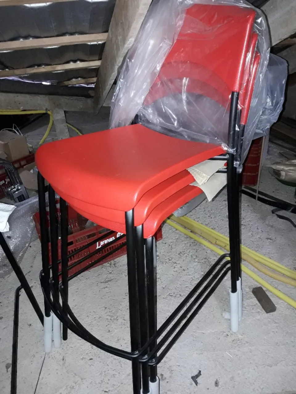 Oportunidade Imperdível! Conjunto de 4 Cadeiras OMP - Metade do Preço!