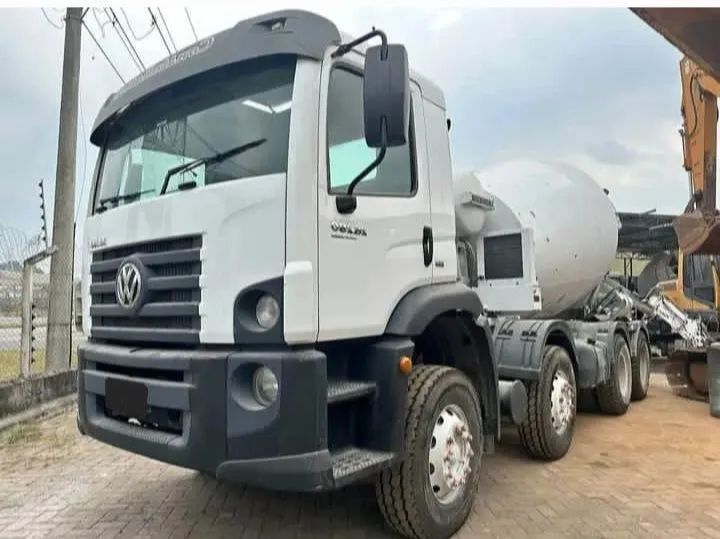 Volkswagem 26.280 betoneira 6x4 ano 2015