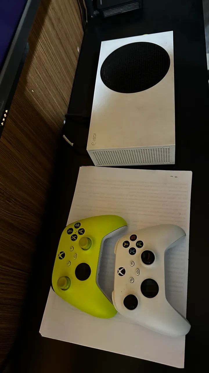 Xbox Série S com 2 controles - Consoles de Vídeo Game - Santana