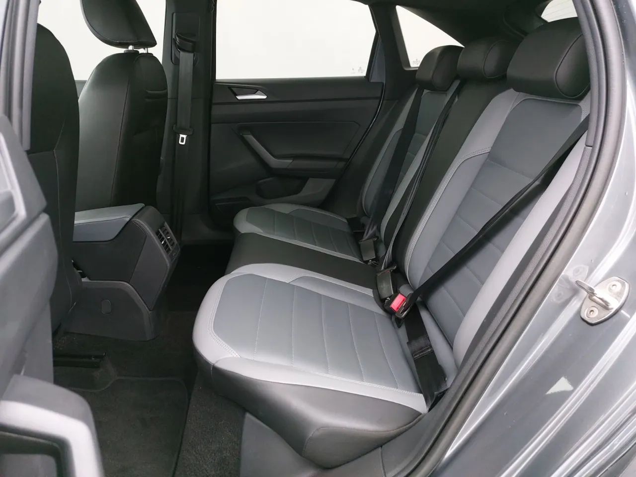 Volkswagen Nivus Highline 1.0 200 TSI Flex Aut., foto 17 de 18