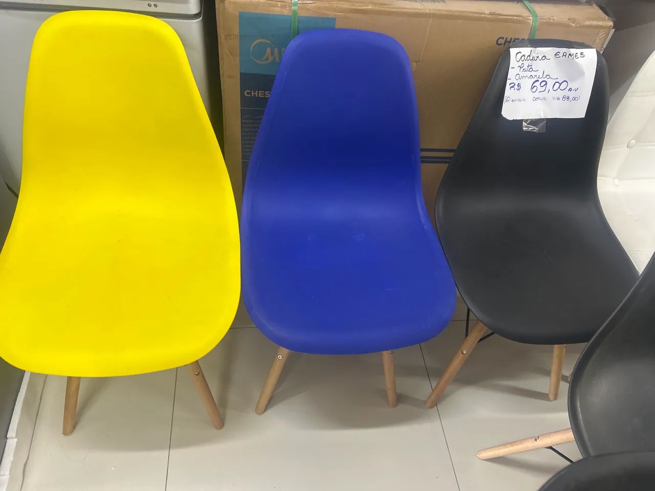 Cadeiras Eiffel azul novas só 69,00