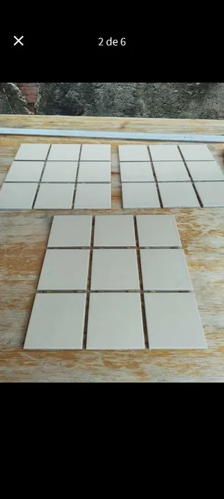 PISO DE CERAMICA NA COR BEGE