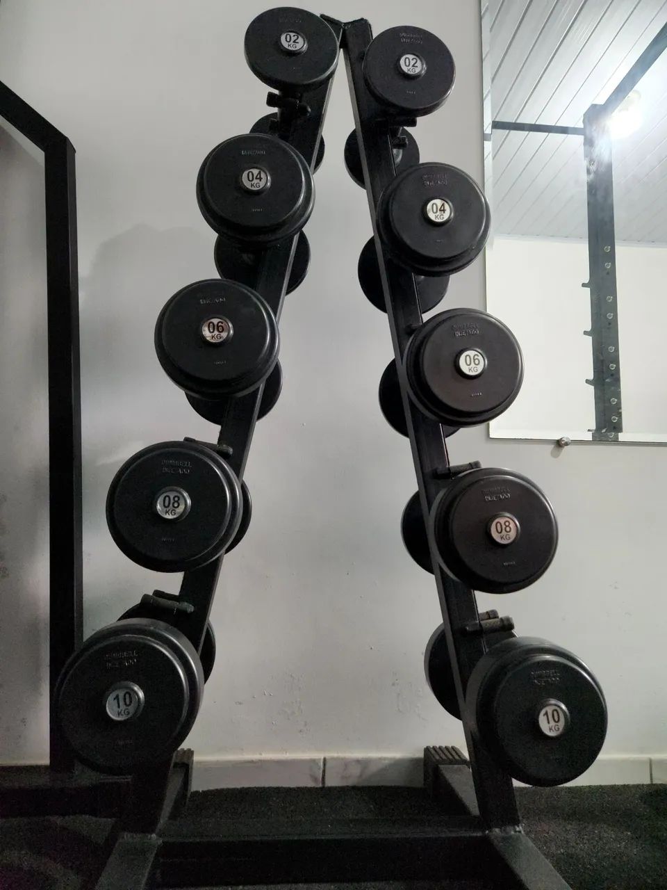 Kit de dumbells com suporte, injetados com alma de aço.  - Foto 2